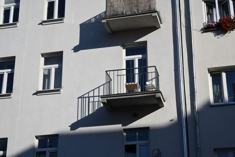 Blumenkasten mit Wasserspeicher: Pflanzen länger automatisch versorgen