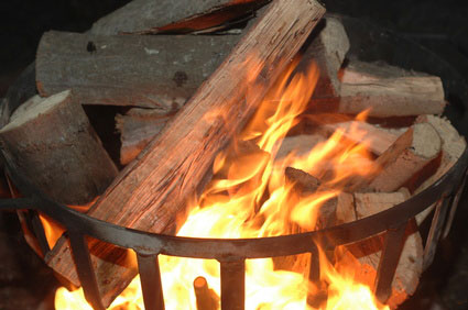 Moderne Feuerstelle Zaubern Im Garten Oder Auf Der Terrasse Eine